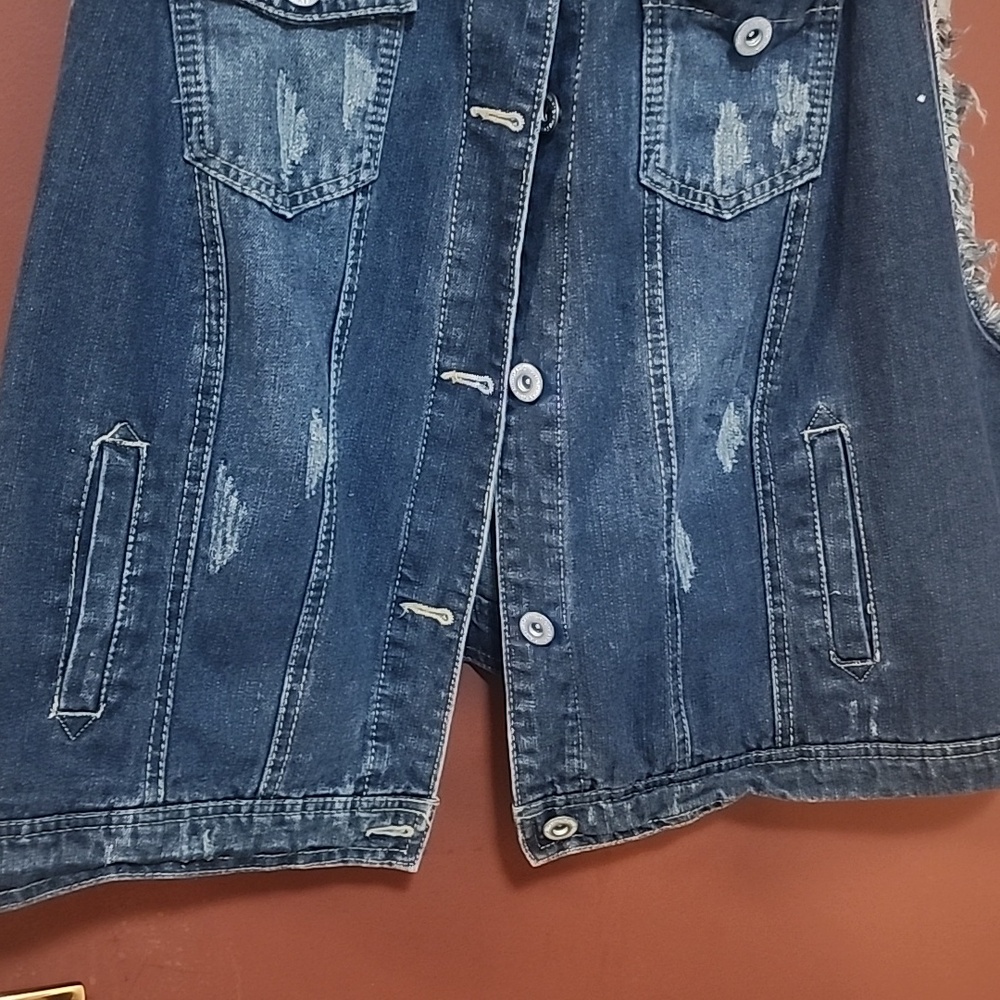 Vest - Picture 4 of 4